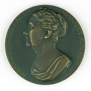 Mari Andriessen - Bronzen penning: Regeringsjubileum Koningin Wilhelmina verkocht voor € 60!