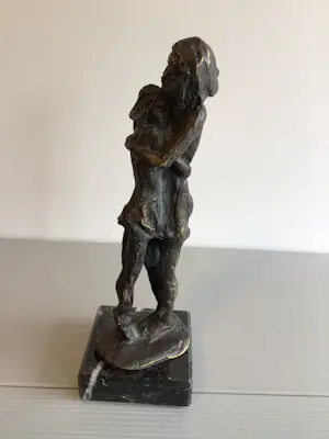 Astrid Veldhuyzen-Koppen - Sculptuur “ Bescherming “ kopen? Bied vanaf 69!