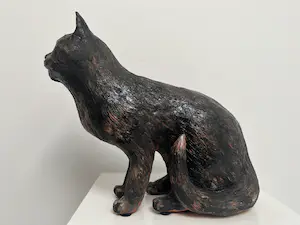 Tine Goudriaan-van Waning - Keramiek sculptuur | 'Poes' kopen? Bied vanaf 1!