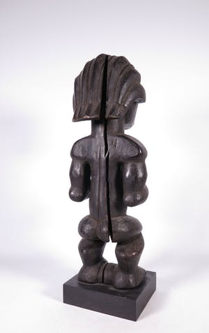 Fang Ntumu - Hout en koper, Staand vrouwenfiguur kopen? Bied vanaf 1!