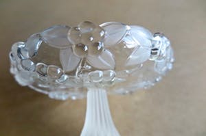 Walther glas - Set Kristalglazen schaaltjes - floraal design in reliëf en gepatineerd kopen? Bied vanaf 1!