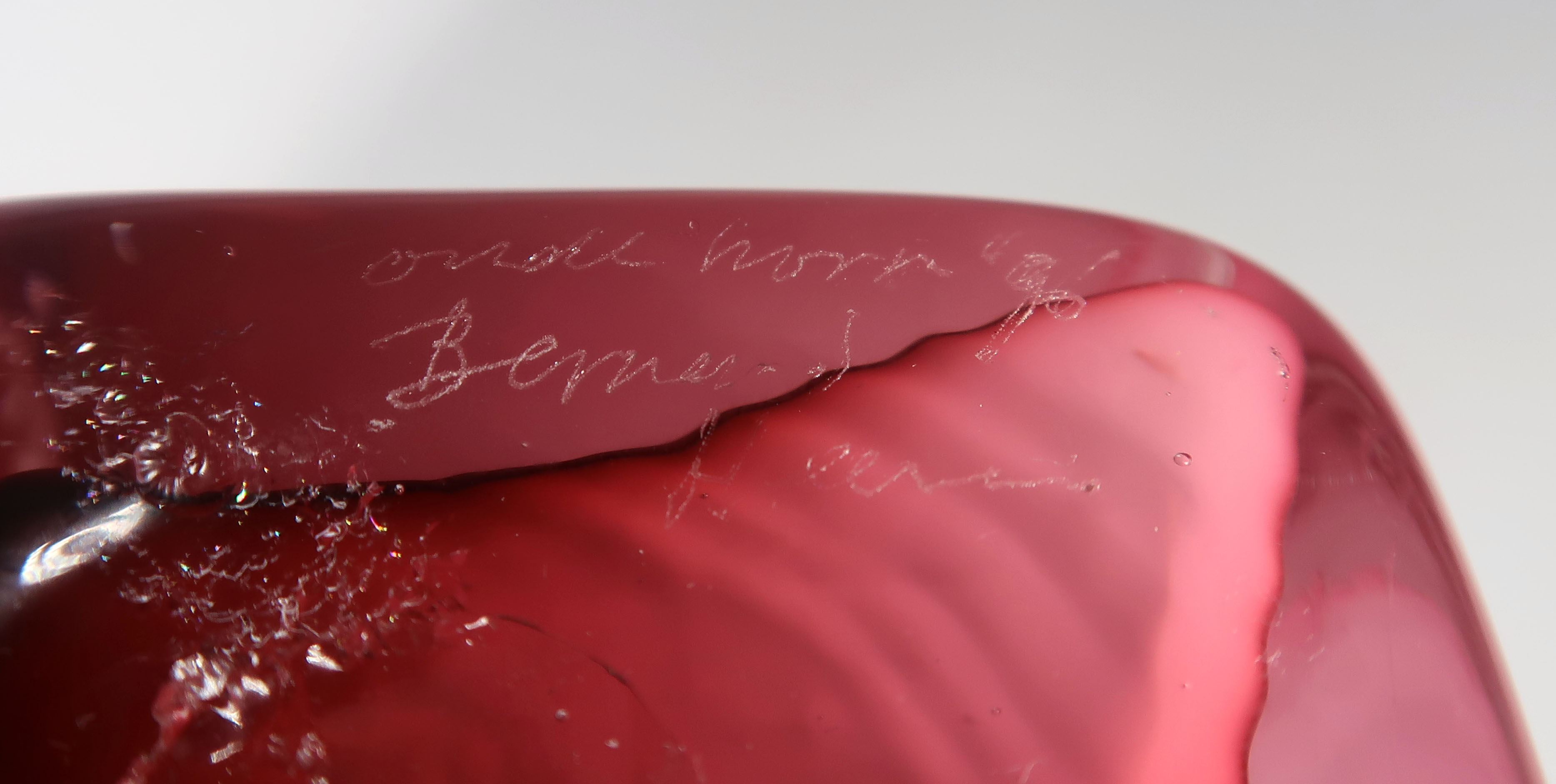 Bernard Heesen - Glas, Roze vaas met smalle tuit kopen? Bied vanaf 1!