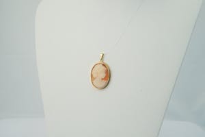 2293b - Antieke 14 karaat geel-gouden Camee hanger - dame en profil - gekeurd kopen? Bied vanaf 70!