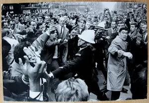AcheterEddy Posthuma de Boer - Gelatine silverprint : mars op Brussel, België? Enchérissez de 125!