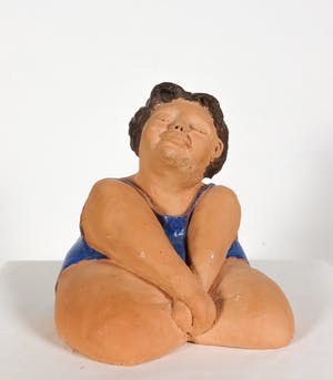 Niet of onleesbaar gesigneerd - Aardewerk, Zittende dame in badkleding kopen? Bied vanaf 1!