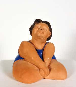 Niet of onleesbaar gesigneerd - Aardewerk, Zittende dame in badkleding verkocht voor € 1!