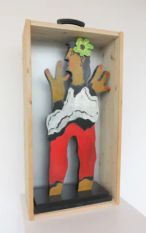 Jan Sierhuis - Houten beschilderde sculptuur, Figuur (in houten kist) kopen? Bied vanaf 250!