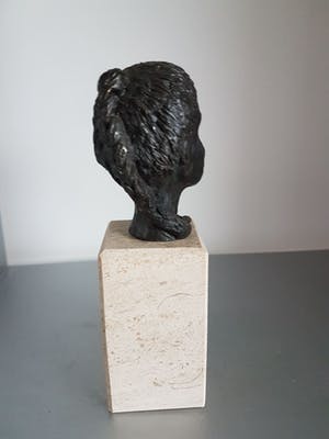 Astrid Veldhuyzen-Koppen - Beeld / Sculptuur " Luisteren " kopen? Bied vanaf 25!