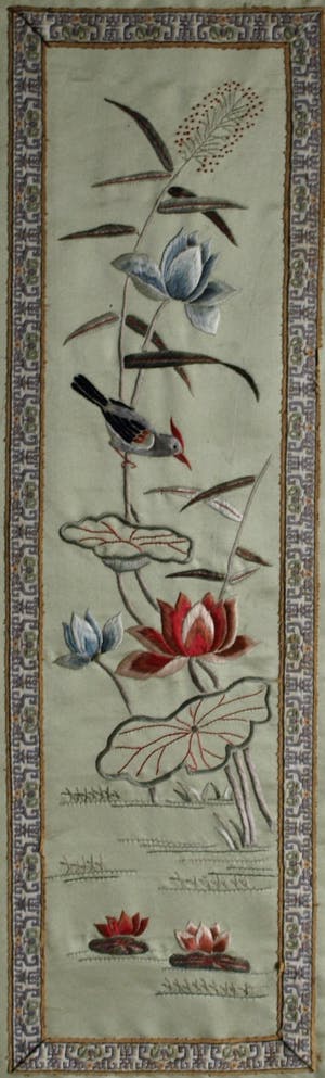 Niet of onleesbaar gesigneerd - Textielkunst , Japan , Oosterse voorstelling met vogel – ingelijst kopen? Bied vanaf 1!