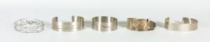Menno Meijer - Lot van vijf armbanden van diverse materialen kopen? Bied vanaf 100!