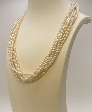 Vintage zes-strengs zoetwaterparel choker ketting met gouden sluiting kopen? Bied vanaf 300!