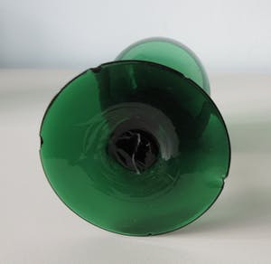 Curiosa - Vier antieke begin 19e eeuw Witte Wijnglazen van groen glas kopen? Bied vanaf 1!