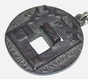 Eric Claus - Penning / hanger met (zilveren?) ketting. kopen? Bied vanaf 75!