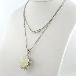 18k gouden collier en hanger met  opaal en briljant en taper geslepen diamant kaufen? Bieten Sie von 1300!