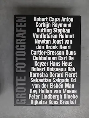 Rineke Dijkstra - en anderen - 20 Grote Fotografen - Uitgave Volkskrant 2011 - 45 x 33 x 11 cm kaufen? Bieten Sie von 50!