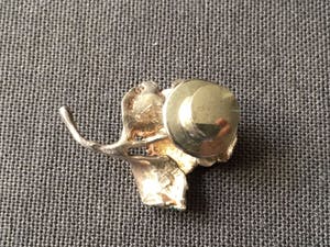 Ehinger-Schwarz - Gesigneerde broche versierd met kleurrijk email (1e gehalte zilver) kopen? Bied vanaf 45!