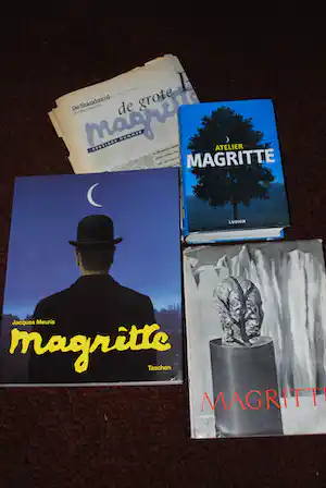 Rene Magritte - 3 boeken (o.a. uit 1948) en 1 complete krant verkocht voor € 45!