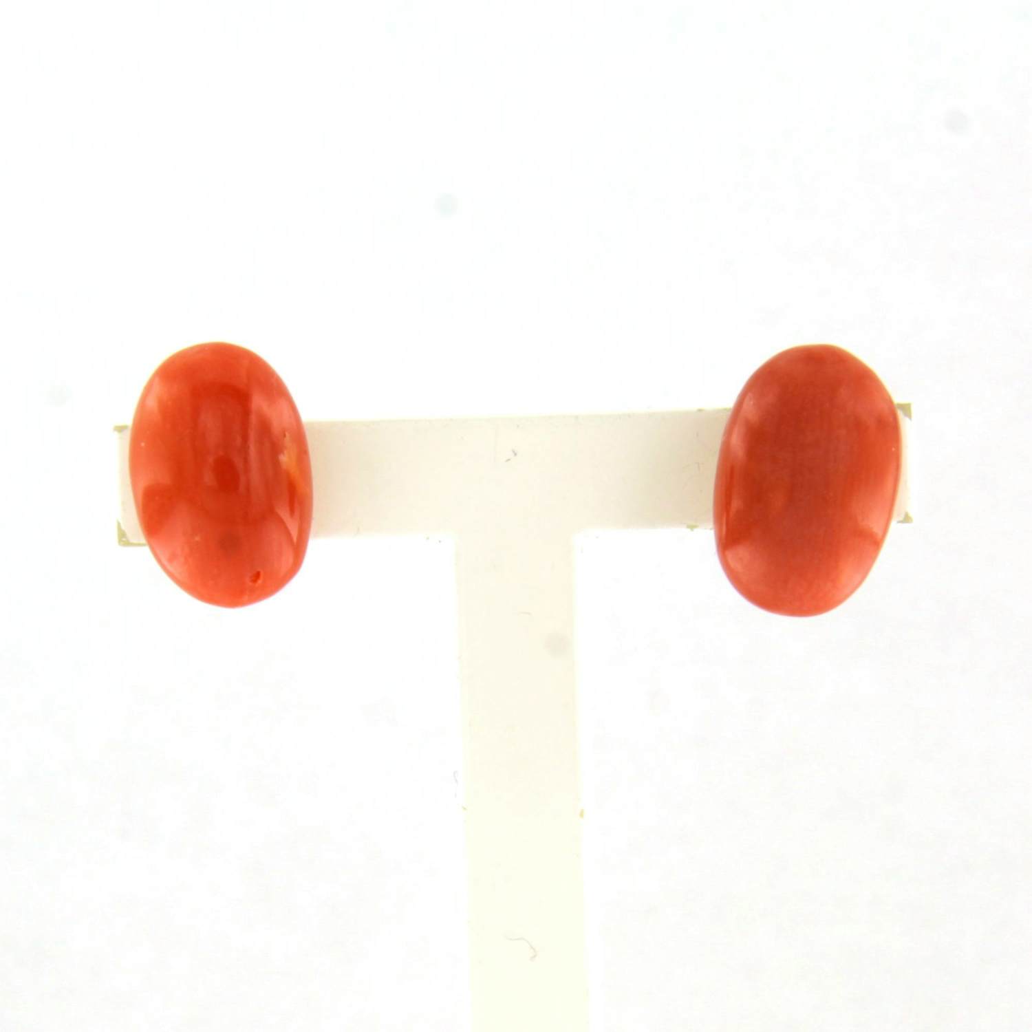 14k gouden oorknoppen bezet met koraal kopen? Bied vanaf 180!