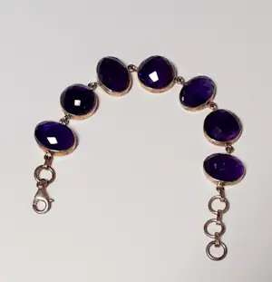 Nieuw zilveren armband bezet met natuurlijke ovale facetgeslepen amethyst kopen? Bied vanaf 100!