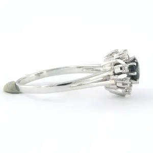 18k witgouden ring bezet met saffier en single cut geslepen diamant tot. 0,08ct kopen? Bied vanaf 245!