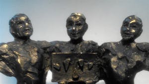 Brons (Onbekend) - Drie trotse mannen kopen? Bied vanaf 49!