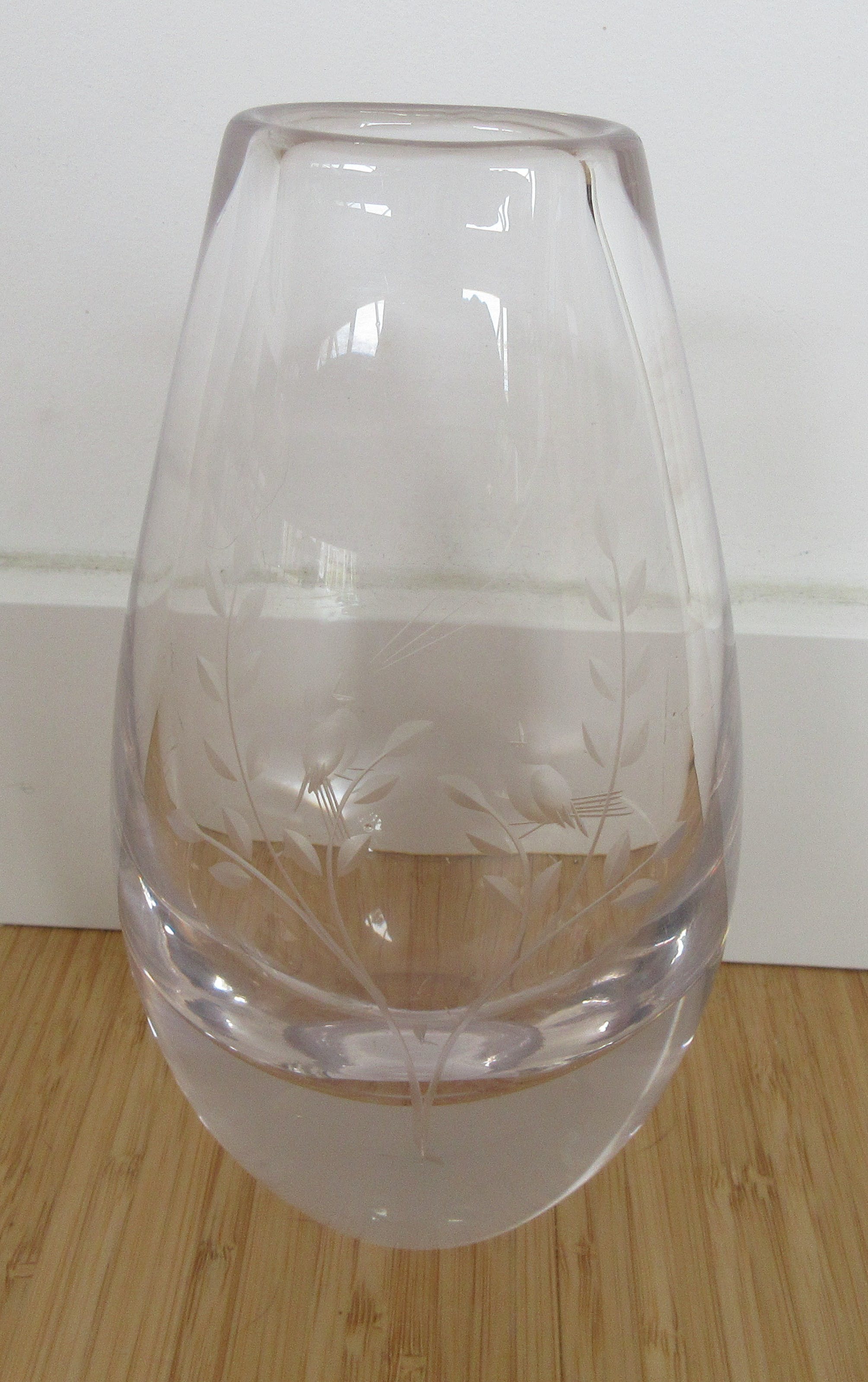 Kosta Boda - Blank kristallen geslepen vaas "Love birds" kopen? Bied vanaf 18!