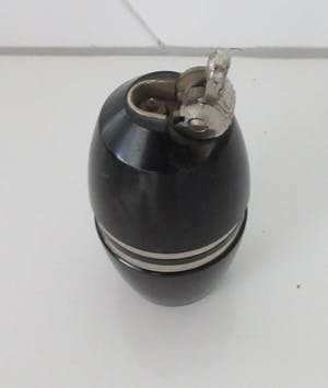 Niet of onleesbaar gesigneerd - Poppell Bakelieten vintage fifties gasaansteker kopen? Bied vanaf 10!