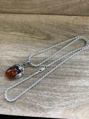 Zilveren hanger met barnsteen inclusief koord collier kopen? Bied vanaf 29!