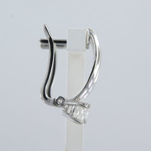 14k wit gouden oorhangers bezet met briljant geslepen diamant tot. 0.56ct kopen? Bied vanaf 750!