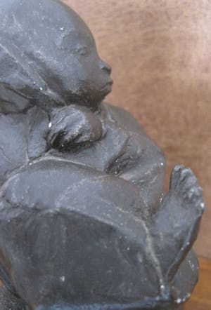 Niet of onleesbaar gesigneerd - Beeldje van een baby kopen? Bied vanaf 10!