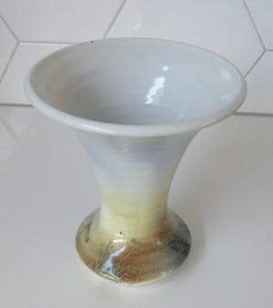 Niet of onleesbaar gesigneerd - Schots UIG Pottery vaasje kopen? Bied vanaf 1!