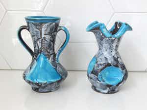 Vallauris Keramiek - Twee Sixties lichtblauwe Fatlava vaasjes verkocht voor € 1!