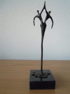 Corry Ammerlaan - Prachtig slank gesigneerd beeldje van 2 mensen. kopen? Bied vanaf 25!