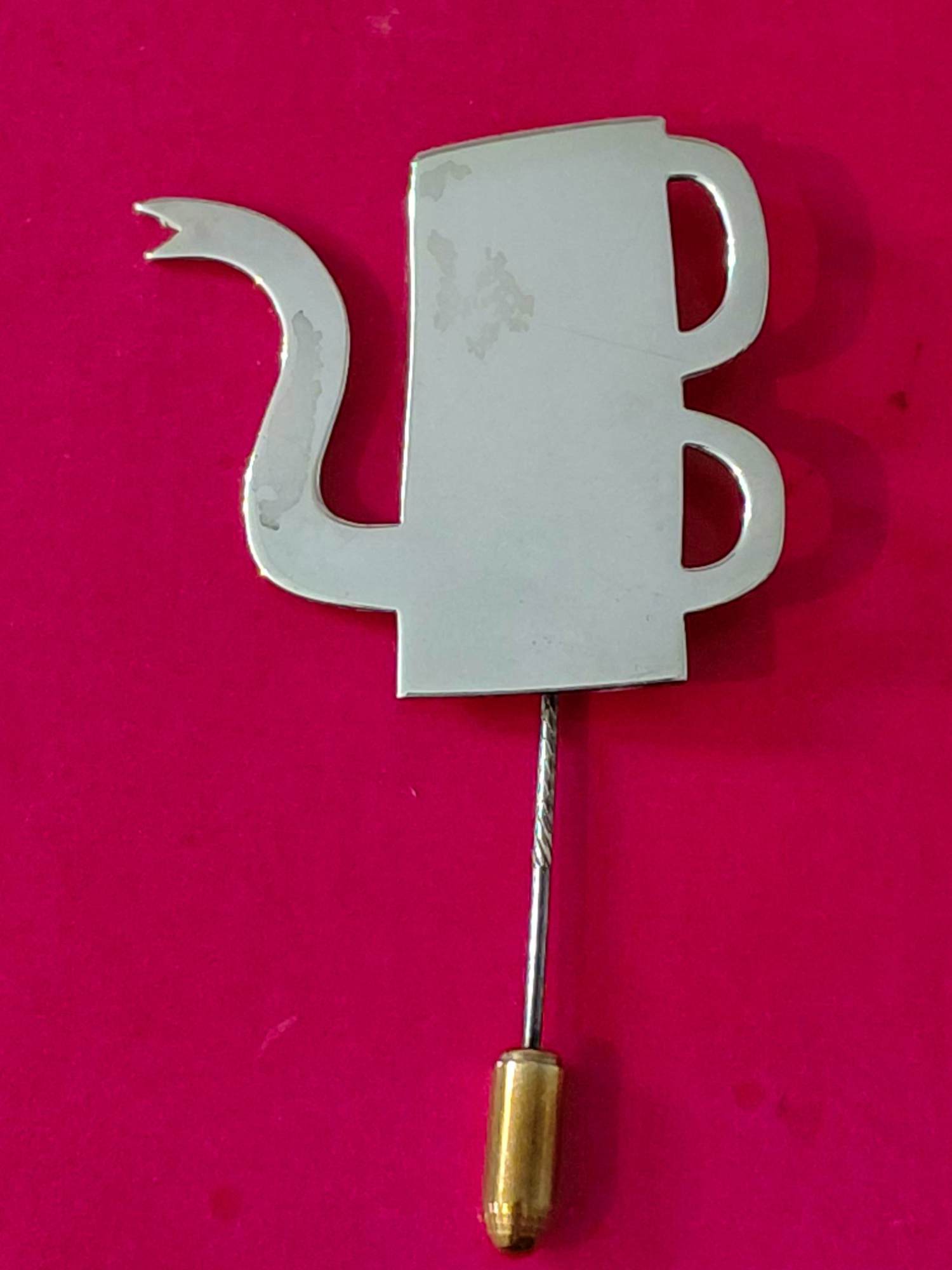 Klaas Gubbels - Zilveren pin 'koffiepot' verkocht voor € 135!