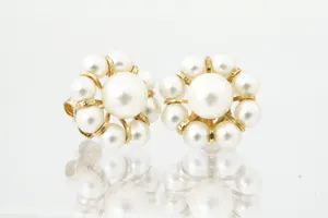 Elegante jaren 60/70 set 14 krt dames oorstekers met pareltjes. kopen? Bied vanaf 90!