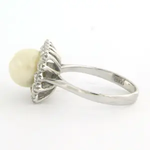 18k wit gouden ring met parel en zirkonia - ringmaat 17.25 kopen? Bied vanaf 170!