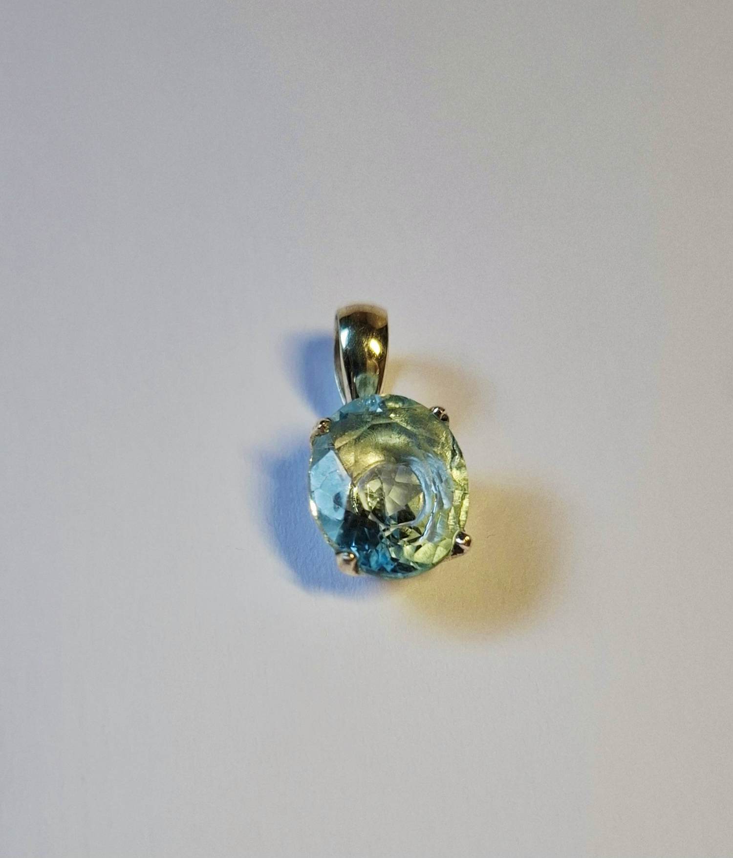 Nieuw zilveren hanger met 1 karaats briliantgeslepen topaas . kopen? Bied vanaf 85!