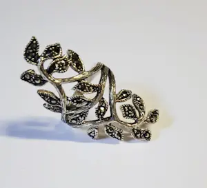 nieuwe Vintage ring omgeven door Zwitsers geslepen fijne Marcasiet kopen? Bied vanaf 75!