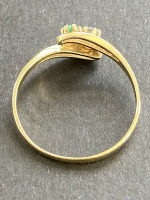 14 karaats geelgouden ring bezet met smaragd diamant kopen? Bied vanaf 90!
