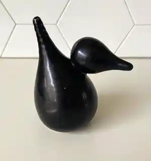 Niet of onleesbaar gesigneerd - Kunst keramische figuur van een eend verkocht voor € 1!