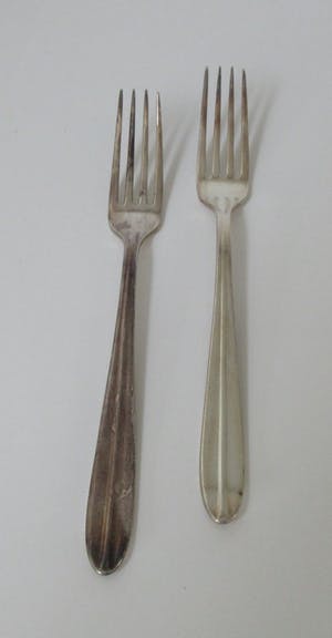 Buy GERO - Twee verzilverde ontbijtvorken model Distinction ontwerp Dick Simonis? Bid from 1!