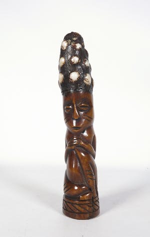 Congo - Benen beeld, gehurkt figuur met kauri-hoed kopen? Bied vanaf 1!