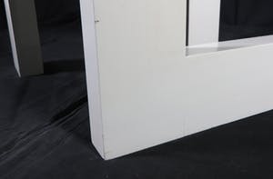 Gerrit Rietveld - (naar) - Wit gelakte houten Steltman stoel (links) kopen? Bied vanaf 500!