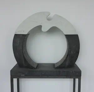 Margriet Kusters - Grote sculptuur van arduin en marmer kopen? Bied vanaf 600!