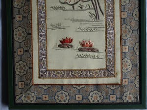 Niet of onleesbaar gesigneerd - Textielkunst , Japan , Oosterse voorstelling met vogel – ingelijst kopen? Bied vanaf 1!