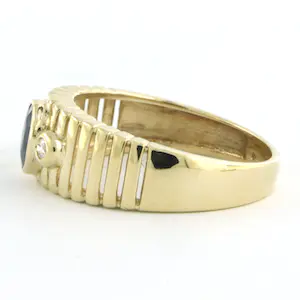 14k gouden ring bezet met saffier en briljant  geslepen diamant tot. 0.05ct kopen? Bied vanaf 175!