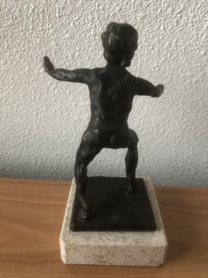 Brons (Onbekend) - Prachtig beeldje - Kindje dat zijn eerste stapjes zet. kopen? Bied vanaf 35!
