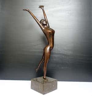 Brons (Onbekend) - "Happy woman". verkocht voor € 45!