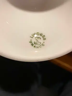 Buy Royal Limoges - Lanterne & Soustre-atelier van Henri Caudron (Porcelaine d'Artois, Arras? Bid from 30!