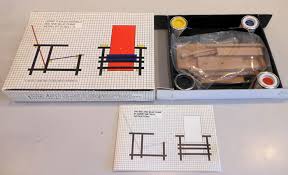 Gerrit Rietveld - Modelbouwpakket Rood-blauwe leunstoel schaal 1:6 kopen? Bied vanaf 69!